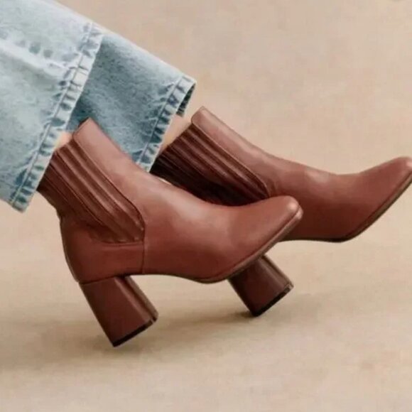Sezane Shoes - Sézane Dorie Leather Ankle Boots in Vintage Smooth Chocolate Brown Size 41 US 10